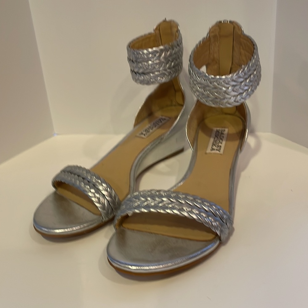 Badgley Mischa metallic sandal silver with zipper SZ 7